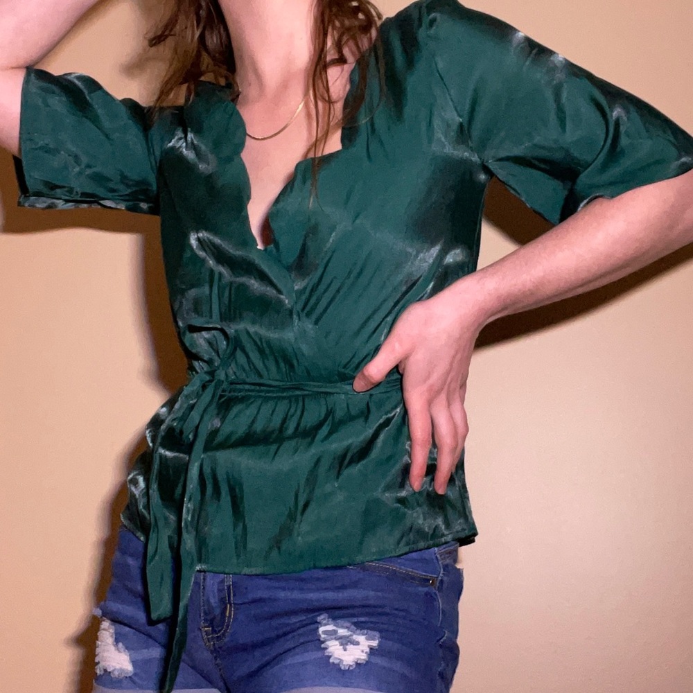 Silk tie top